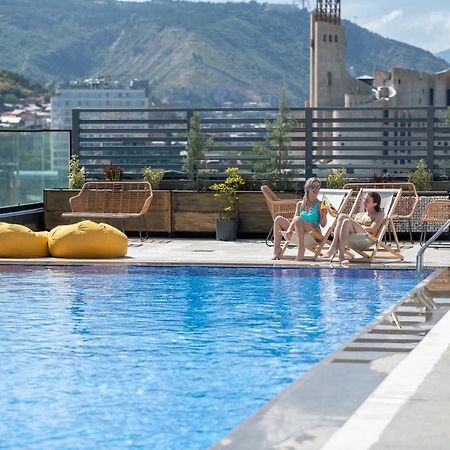 Royal Tulip Hotel & Casino, Tbilisi Exterior photo Rooftop pool