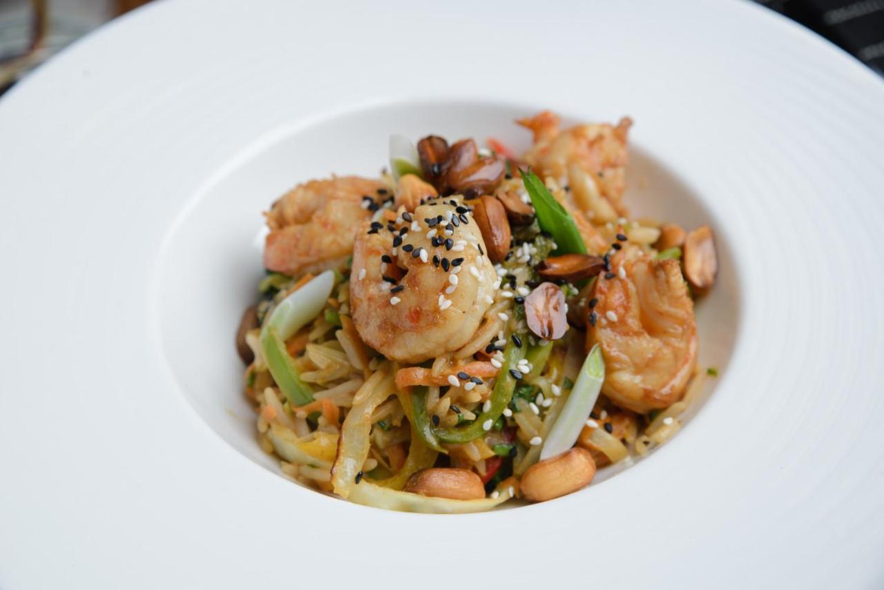 Royal Tulip Hotel & Casino, Tbilisi Exterior photo Shrimp chow mein