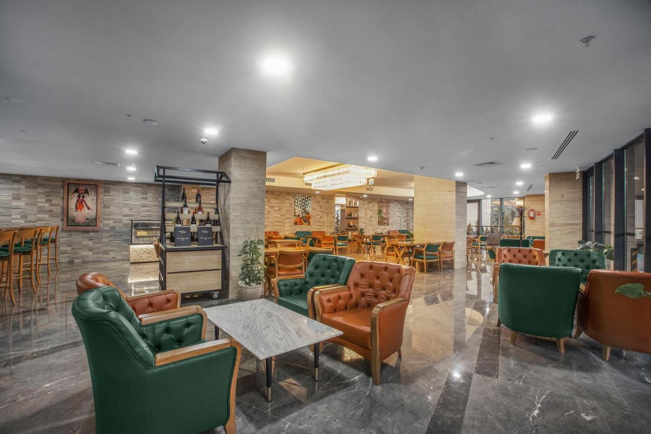 Royal Tulip Hotel & Casino, Tbilisi Exterior photo The lounge at the airport