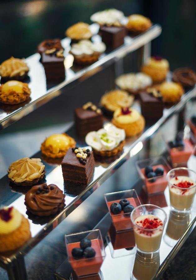 Royal Tulip Hotel & Casino, Tbilisi Exterior photo A selection of petit fours