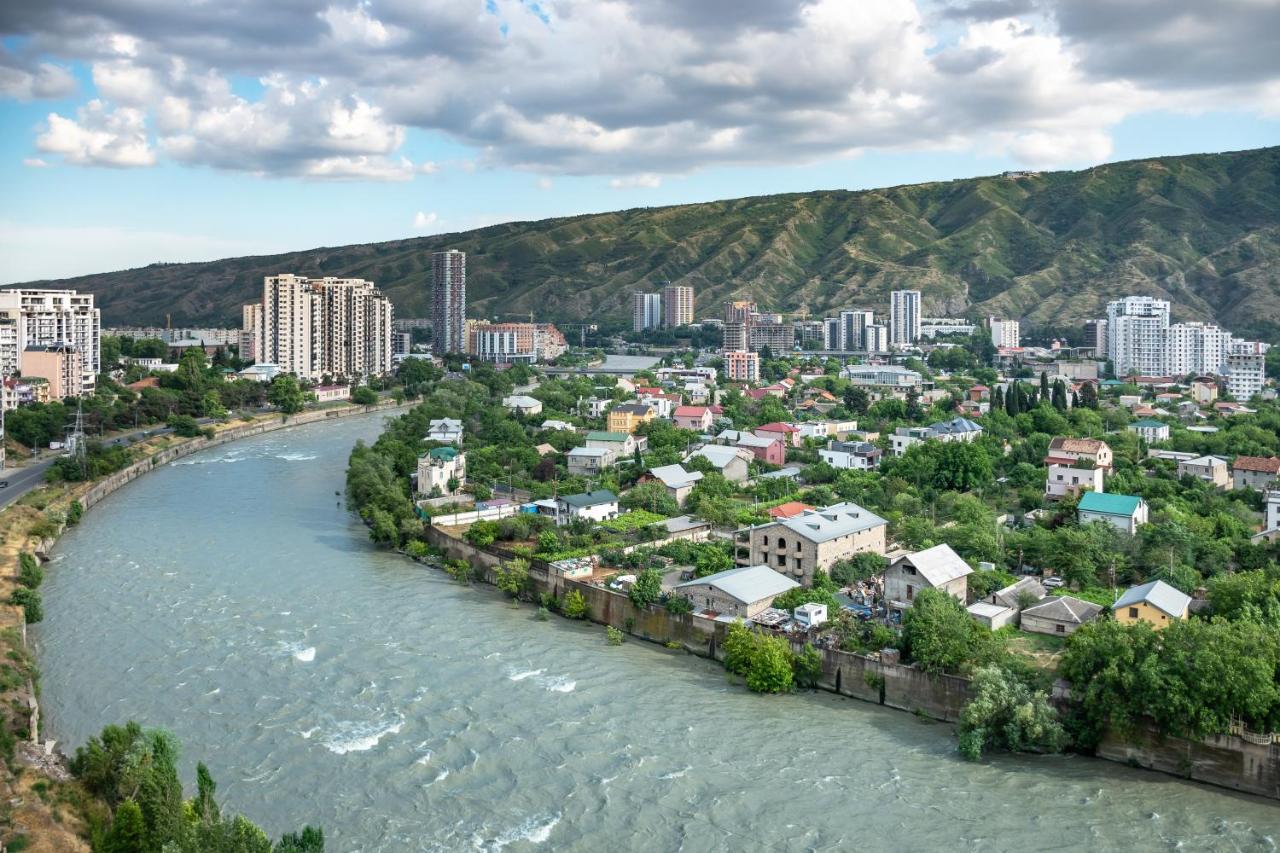 Royal Tulip Hotel & Casino, Tbilisi Exterior photo The Rioni River in Vladikavkaz